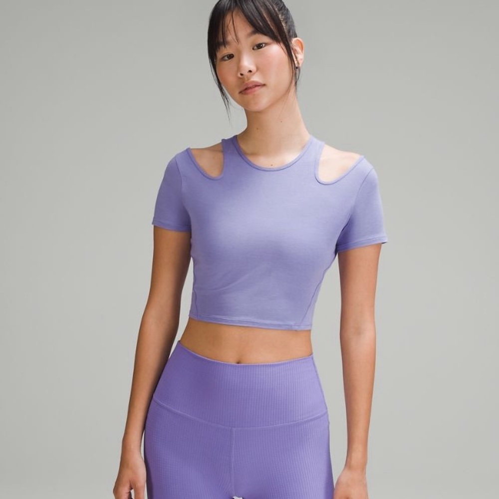 Lululemon Shoulder cut out yoga t-shirt sz 6